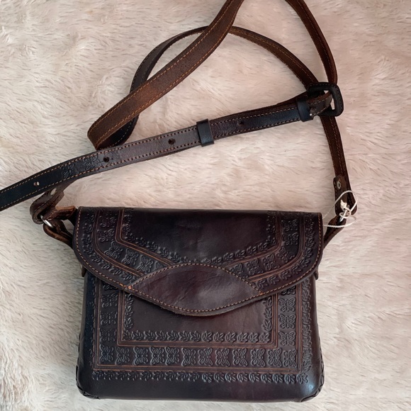 Leather crossbody - Picture 4 of 10